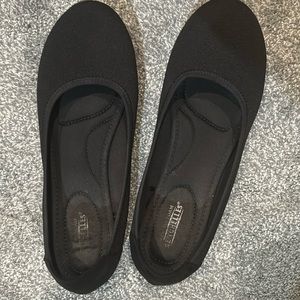 Stinky and dirty Womens flats 🧦